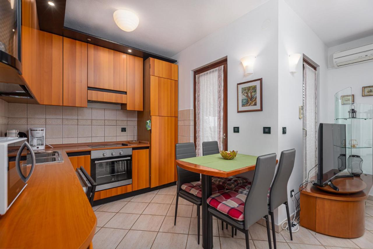 Sea View Apartment - Roberto Poreč Buitenkant foto